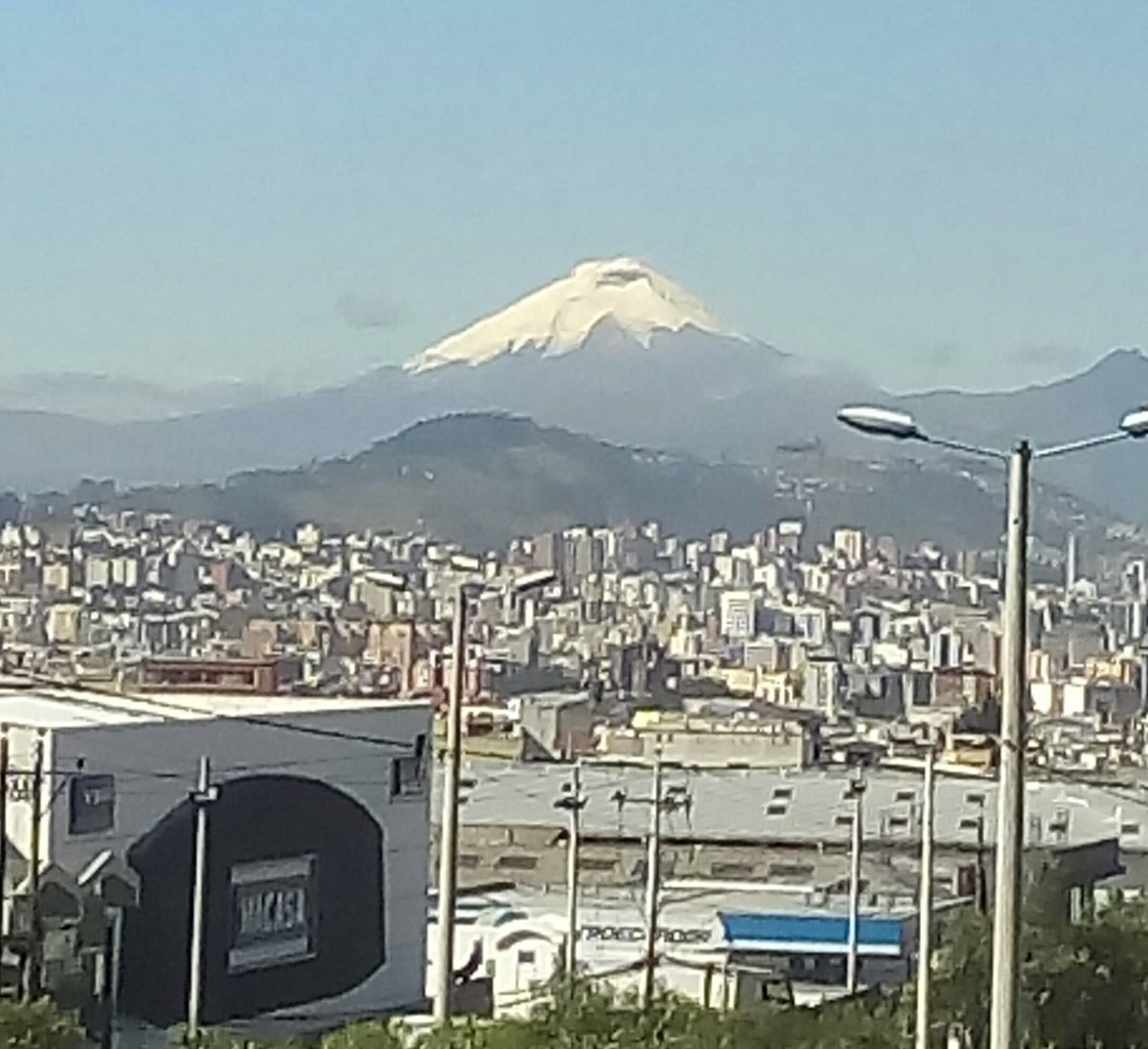 FHenriquez3's tweet photo. Nuevamente el volcán Cotopaxi deja ver  su esplensor https://t.co/L3RXgCrWmp