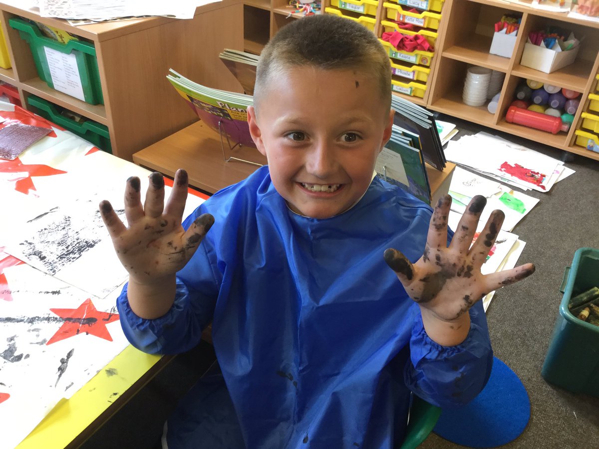 OakfieldY2's tweet photo. It's messy work being an artist! #printingfun https://t.co/8D2vSAE7RK