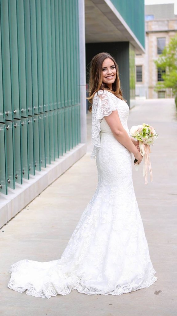 callmejmil's tweet photo. @Angieutc @LaurenMarie463 Are you still looking for a dress? If so I have one. https://t.co/IWk9gT4jAY