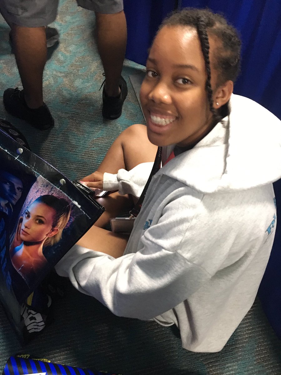 drebbie's tweet photo. In the limited signings line for #Shadowhunters Are you feeling lucky? May the odds forever be in your favor. #SDCC2017 #NotHallH https://t.co/ZKk01JjLA2