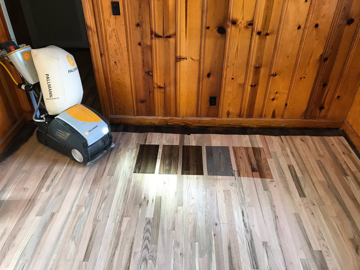 NOTORIOUSFLOOR's tweet photo. #refinishing this #redoak #hardwoodfloor #stained with #darkwalnutstain and #woodline #oilbased #finish from #bona #floormex https://t.co/jTqx4Cgvqe