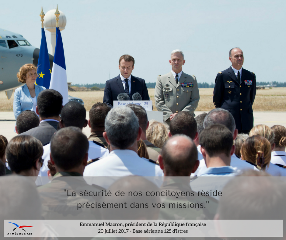 Armee_de_lair's tweet photo. L'Armée de l'Air est fière d'avoir reçu ce jour M. @EmmanuelMacron , président de la République, sur la base aérienne 125 d'Istres https://t.co/Lyszf8LkTc