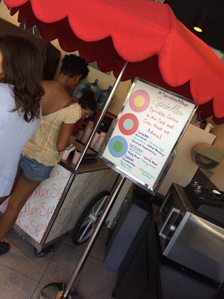 theLandofKoz's tweet photo. Cast and Crew were lining up for #Sprinkles4Days yesterday #Days #WelcomeRon https://t.co/DdkRdx28JO