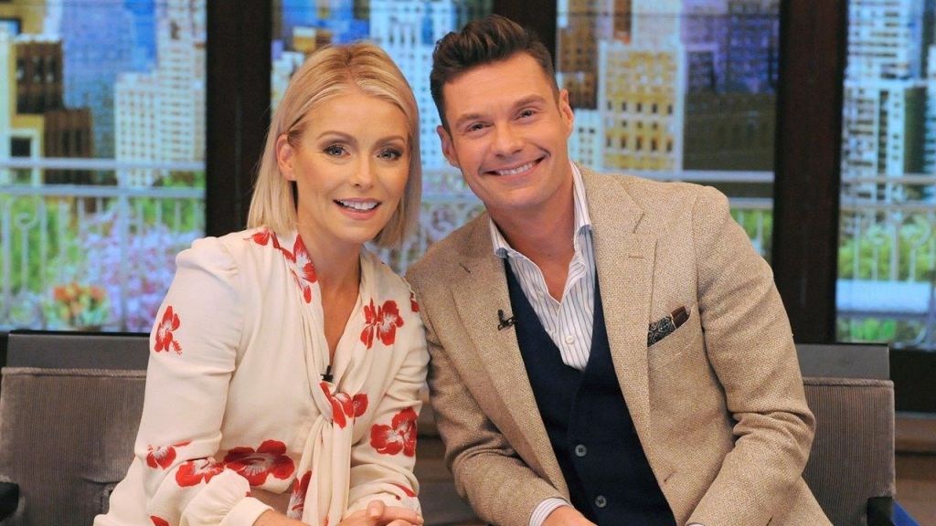 amidolrocks's tweet photo. #RyanSeacrest returns to #AmericanIdol! https://t.co/ZVN4ckOuyW https://t.co/WlIezcBeqI