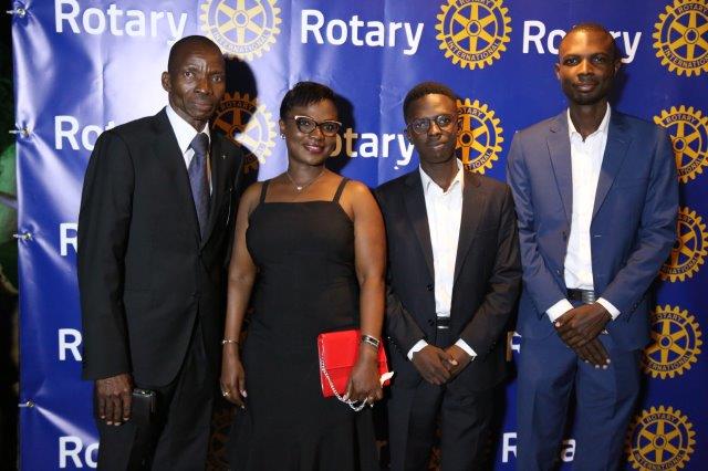 RotaryAbjCocody's tweet photo. @RotaryFR Gala de passation de charges du @rotaryintl Abidjan Cocody Sud https://t.co/xGHoOBsCak