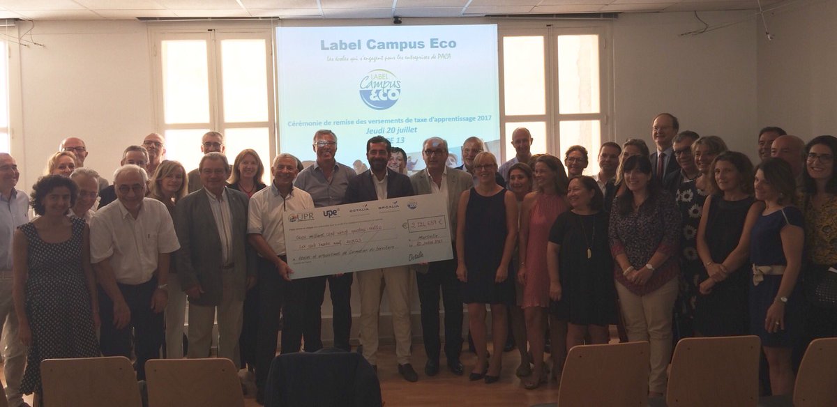 UPE13_'s tweet photo. Cérémonie de versement de la taxe d apprentissage 2017 : la photo de famille @label_campuseco ! https://t.co/FFbSIXchW0