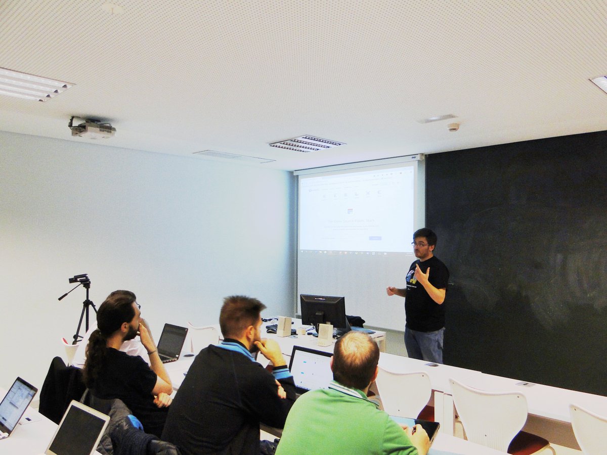 jparapar's tweet photo. For the students enrolling in the IR course for the MUEI @UDC_gal let's recap last year @IsmaelHasan @elastic talk https://t.co/8JJkgggAzp https://t.co/hIMcax1de1