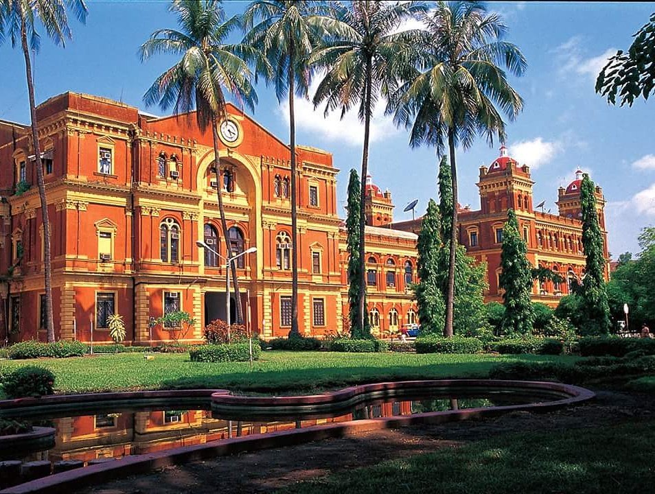 MyanmarTE's tweet photo. Yangon has the highest number of colonial era buildings of all South East Asia. #Yangon #Colonialbuildings #BritishArchitecture https://t.co/PPsrRfqh0D
