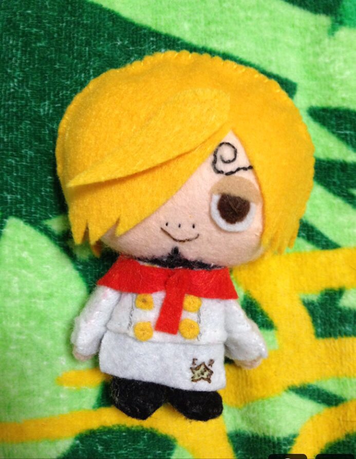 noraahiru's tweet photo. 2014に作ったサンジシェフ、目のフェルトがとれたまま放置してたので、今年リニューアルしてちょっとイケメンになりました。
＼キリッ／ https://t.co/q7PlyibQHz