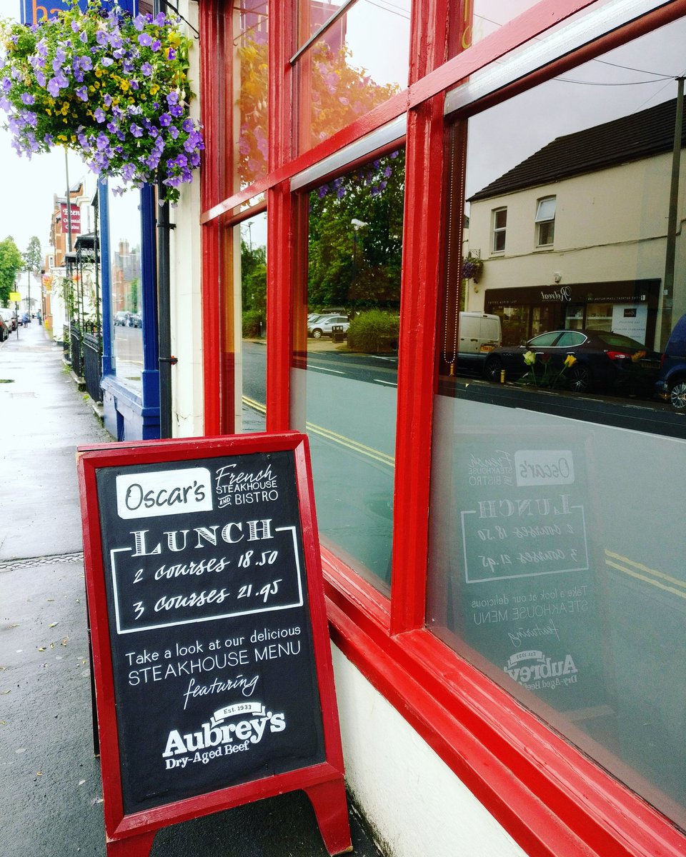 oscars_bistro's tweet image. Today's rain can't dampen the shine of our freshly painted boards! #loveleam #oscars #chalkdesign #rainyday