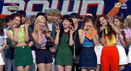 wenderland__'s tweet photo. #RedVelvet: "อย่างแรกต้องขอขอบคุณอ.อีซูมานและครอบครัวSMขอบคุณคนที่คอยช่วยเหลือในอัลบั้มนี้ขอบคุณเรเวลัฟ ลัฟวี่ขอบคุณมากค่ะ" #RedFlavor2ndWin https://t.co/oDvGS0GfuX