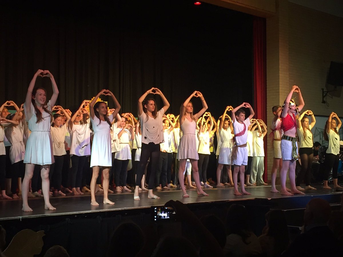 PatesHouses's tweet photo. Congratulations to York house on winning House drama 2017 πAll 5 Houses performed amazingly to end the Pates school year! #housedrama #BGPRY https://t.co/rEWjgs57d2