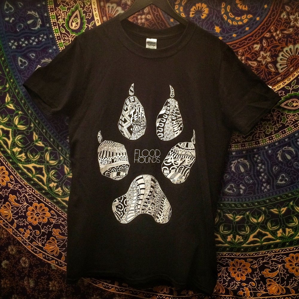 FloodHounds's tweet photo. Wanna look super fly @BlackthornFest ?Jack's designed #tshirts ! https://t.co/o49N8J2bTQ #PaddockStage #Saturday #stockport #indie #artwork https://t.co/fSczVYrZXy