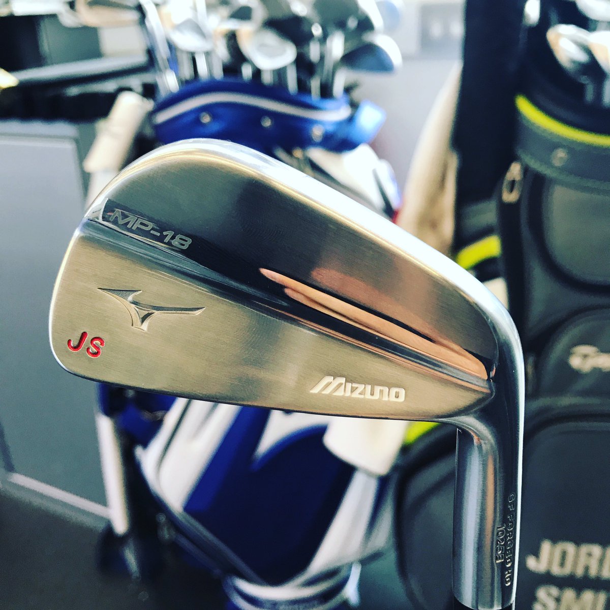 Jsmithgolf's tweet photo. Thanks to @alex_thorne and @MizunoGolf_News for these new sexy irons #pure #nothingfeelslikeamizuno https://t.co/sTQQNXzINN