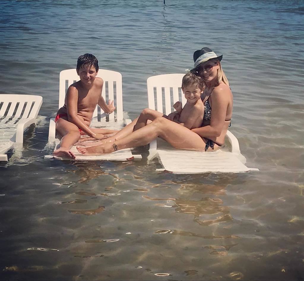 Manilanazzaro's tweet image. ... e va bene così.. senza parole..❤️🎶 #perfectvibes #summervibes #noi❤️ 👩👦👦#thanxgod #luckygirl 🌟 ift.tt/2uLyXAx