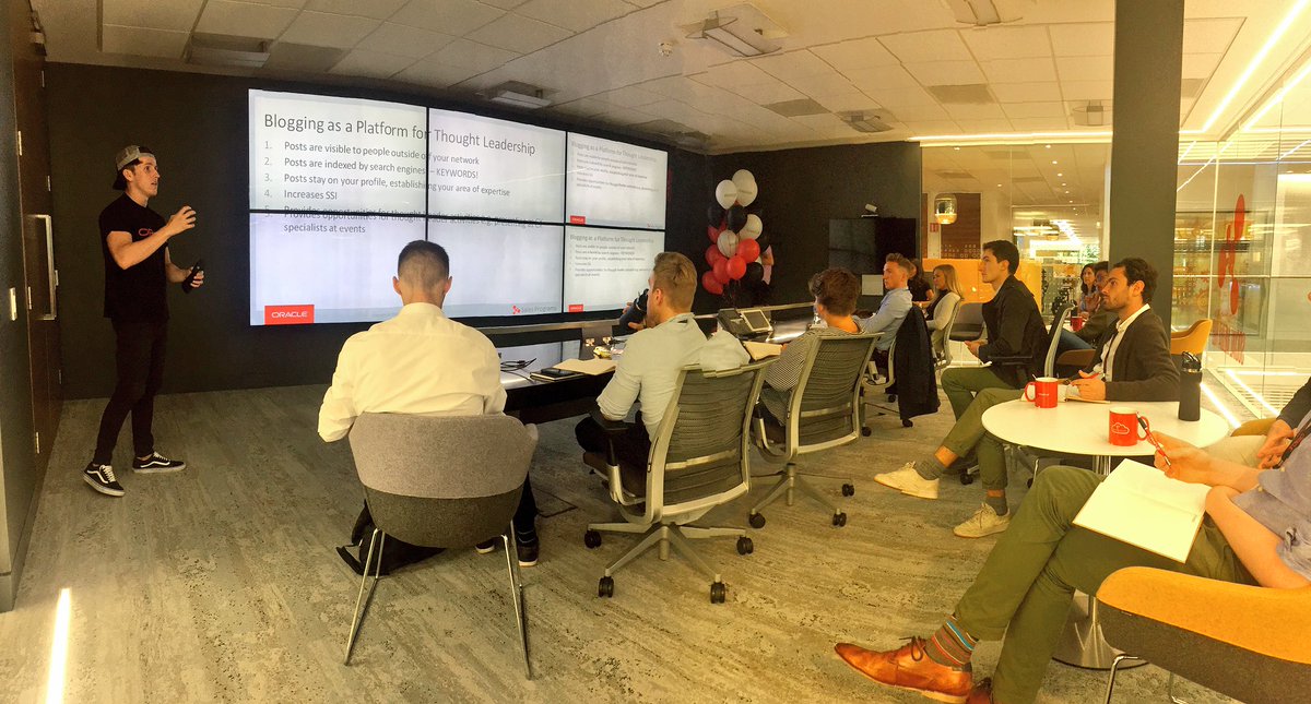HollyArcher_xOx's tweet photo. Content sharing, social listening #OracleDigital #DigitalSelling hero @Collie_Ollie sharing his wisdom with @ODsalesgrad newbies today https://t.co/teTfL5UmFS