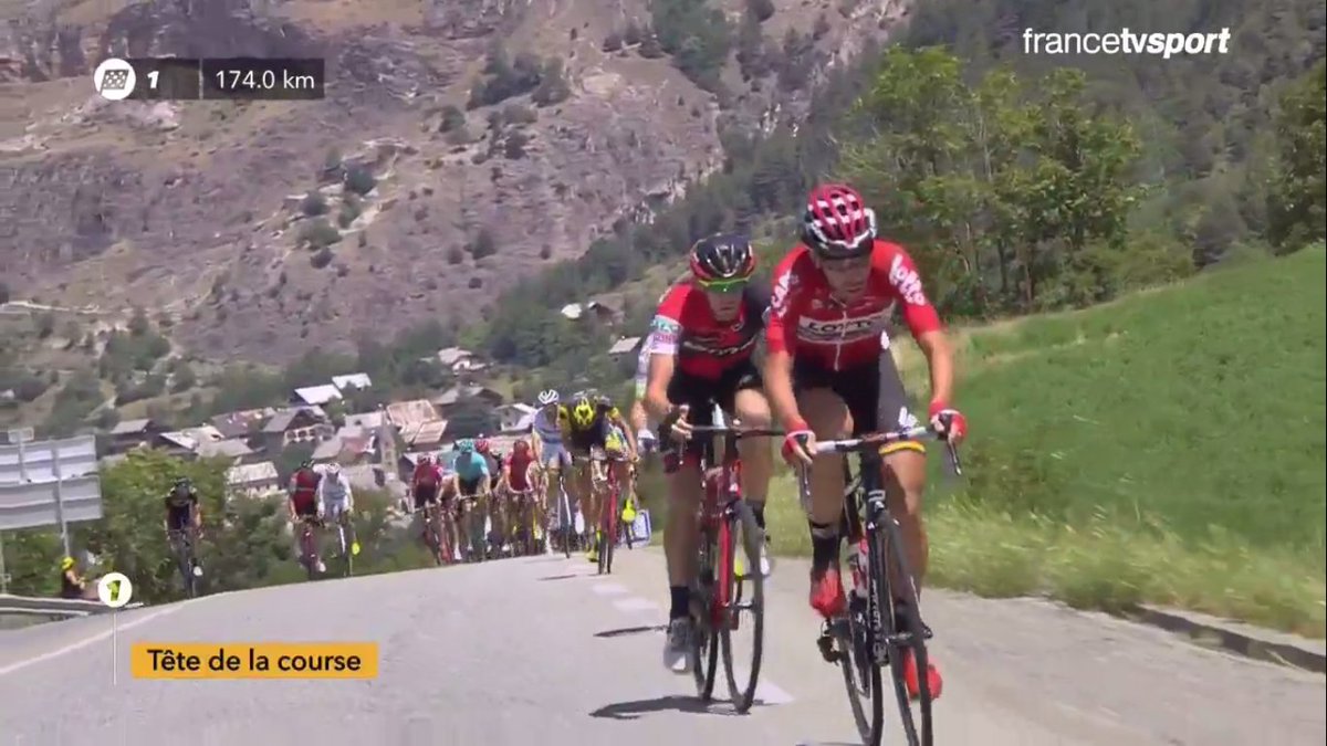 C'est parti pour la 18e étape. Qui est à l'attaque ? Encore <a href="/DeGendtThomas/">Thomas De Gendt</a> ! #PrixAntargaz