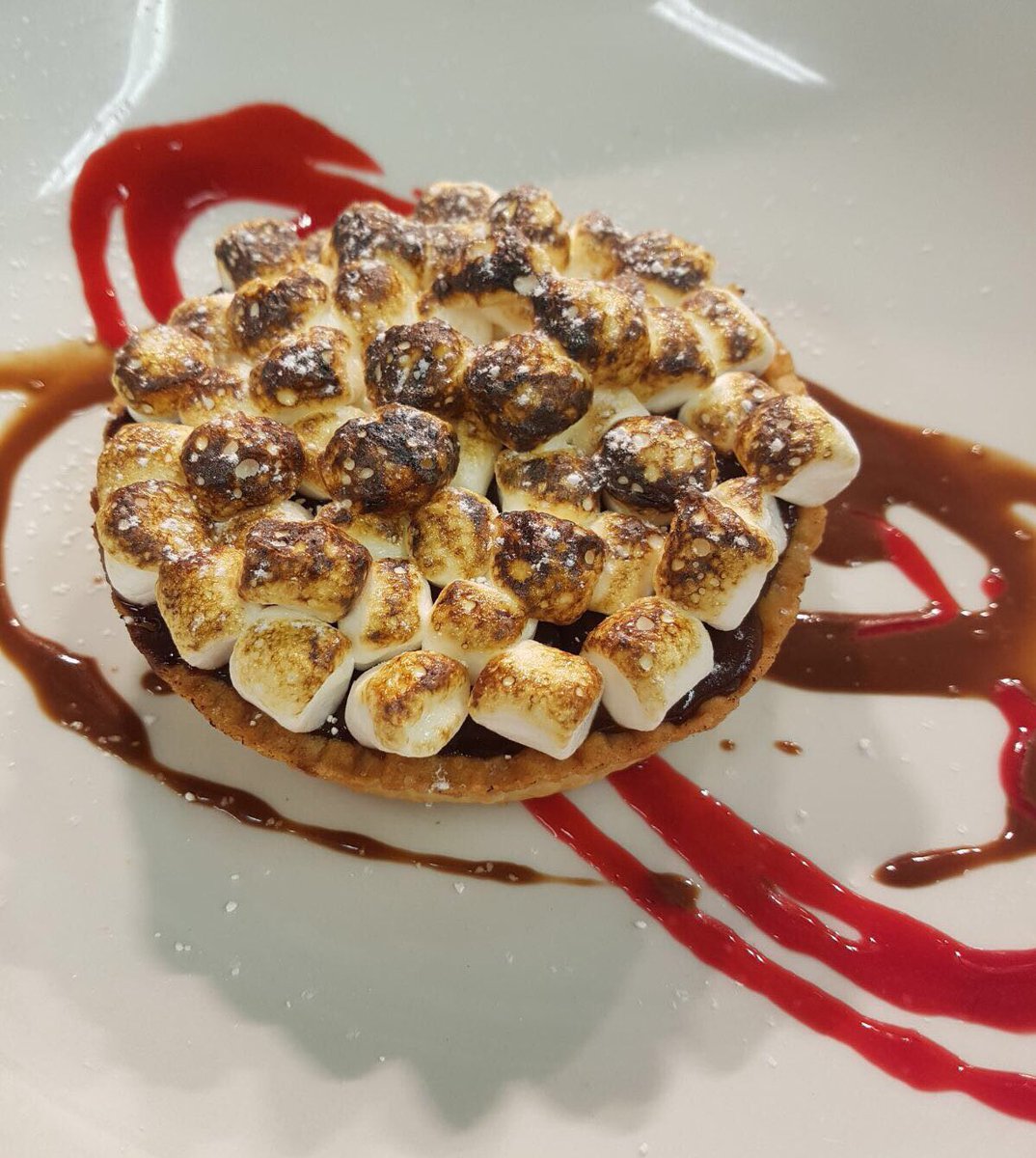 lowslowandjuke's tweet photo. ❗️NEW MENU LAUNCHING ON WEDNESDAY 26th❗️One of our new desserts, CHOCOLATE &amp; RASPBERRY S'MORES TART 🍫#dining #victoria #london #restaurant https://t.co/QeKSo8gDFn