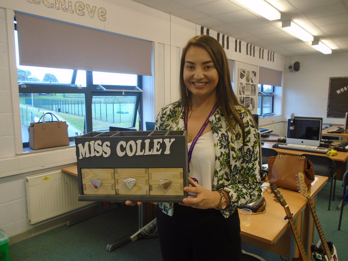 OAN__DT's tweet photo. Smiling staff as Y10 deliver their desk tidies! #materialstechnology #reallifeclient #success Well done Y10! https://t.co/b5bWSgDSOB