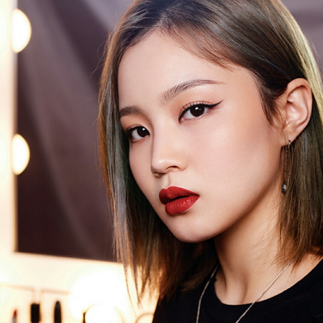 FLYHAYI's tweet photo. Lee Hi x MAC for Elle Korea August issue https://t.co/4hdVhQDzj2