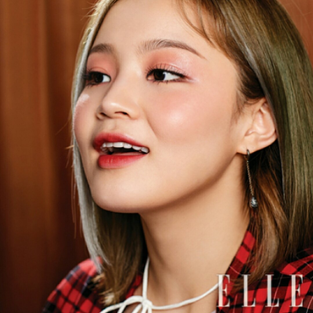 FLYHAYI's tweet photo. Lee Hi x MAC for Elle Korea August issue https://t.co/4hdVhQDzj2