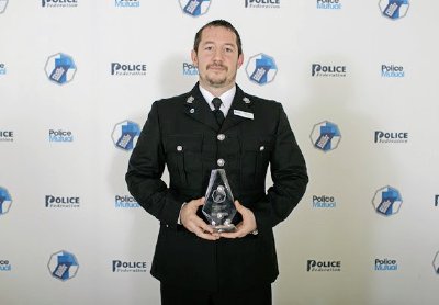 CountyTimes's tweet photo. #Llandrindod heroic police officer receives award
https://t.co/jJWMRXer7Q https://t.co/hGoYSUgG60
