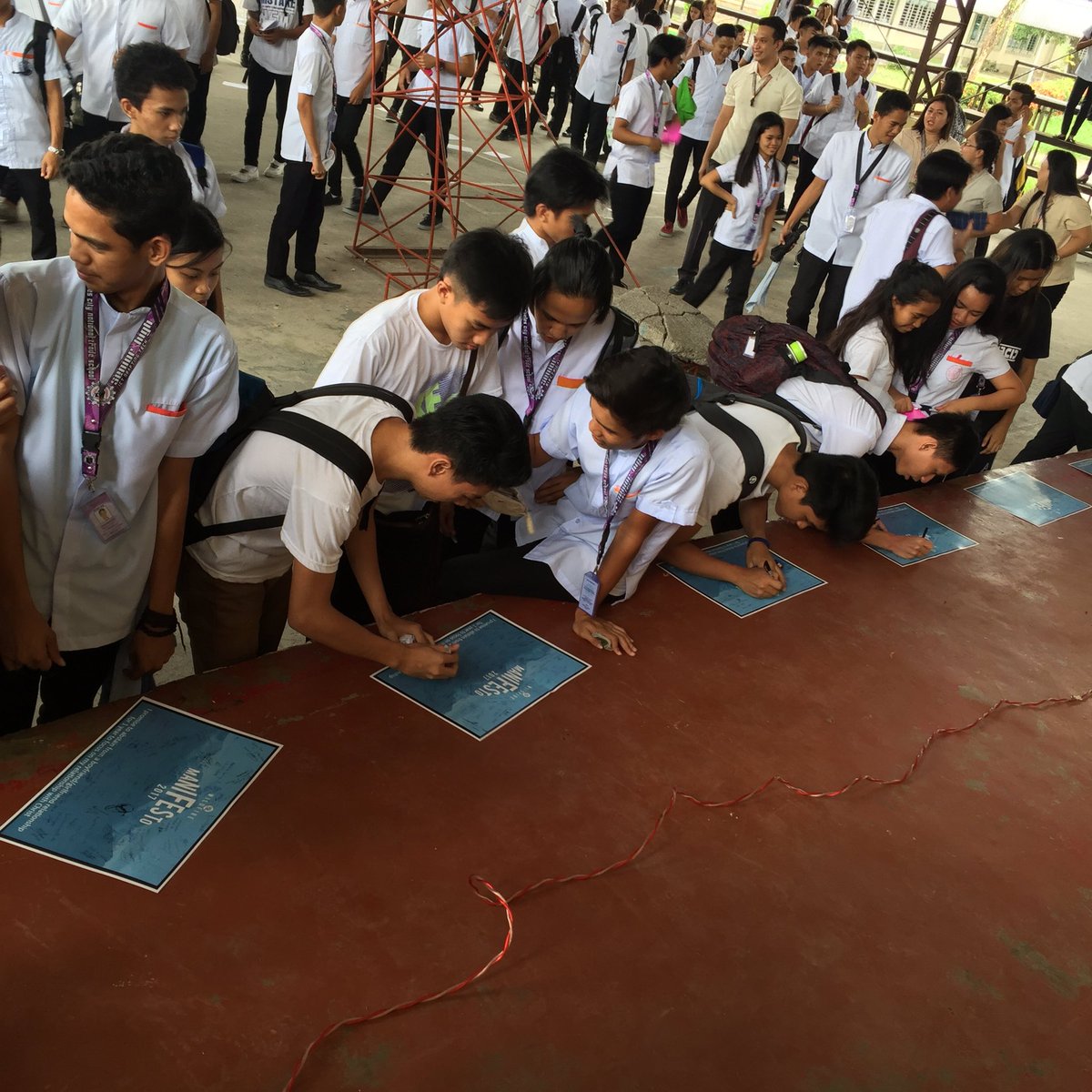 WF_Campus's tweet photo. For the past two days, 1,700 students (Grade 11 &amp; 12) received the love of God! 

One more for Jesus. One more.🙌 #TradeIsForJesus https://t.co/wHqclnd5JR