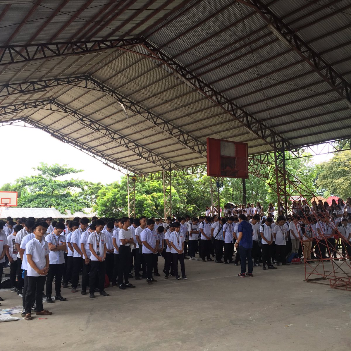 WF_Campus's tweet photo. For the past two days, 1,700 students (Grade 11 &amp; 12) received the love of God! 

One more for Jesus. One more.🙌 #TradeIsForJesus https://t.co/wHqclnd5JR