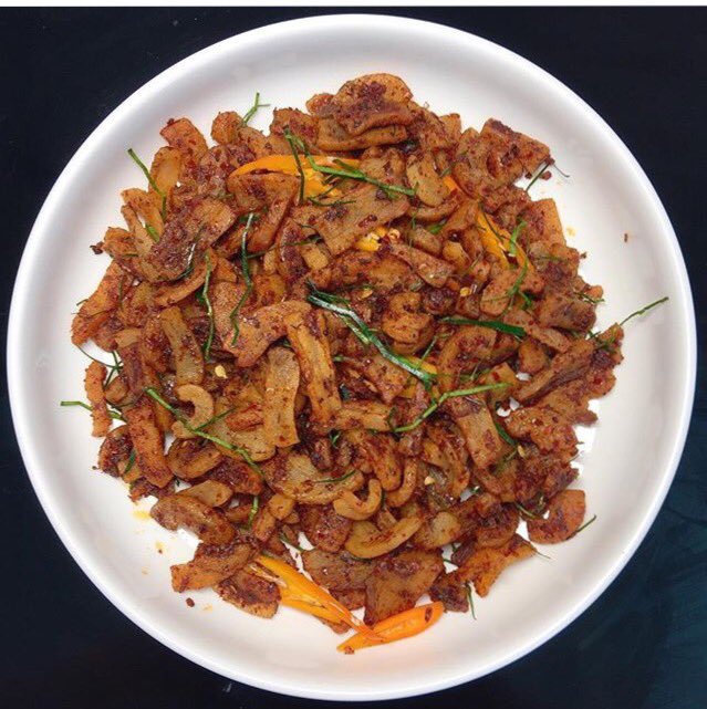 Pork crackling with curry paste and shredded kaffir lime leave #melissathaikitchen #melissathaifood