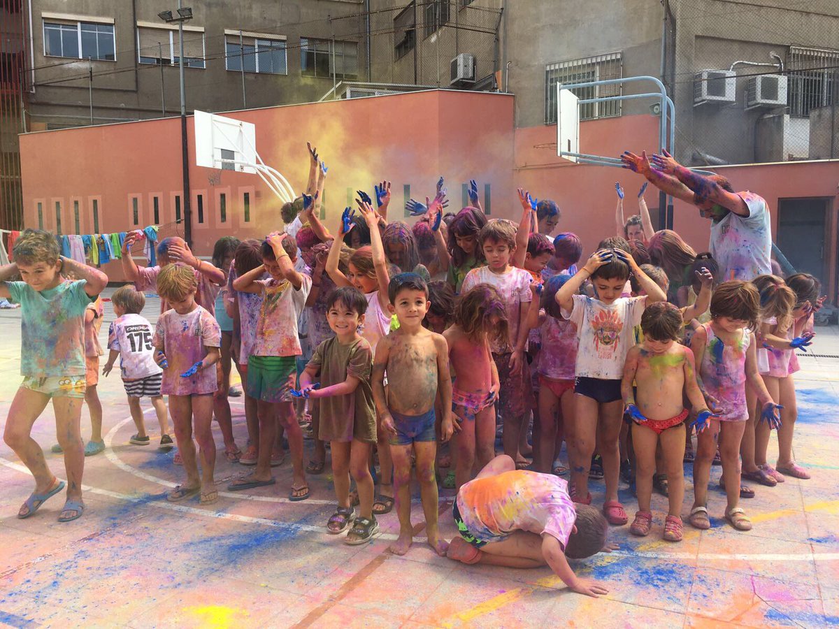 escolaipse's tweet photo. Segona festa Holi! #ipse50 https://t.co/s9UgjrxTRN