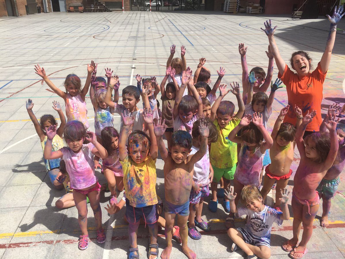 escolaipse's tweet photo. Segona festa Holi! #ipse50 https://t.co/s9UgjrxTRN
