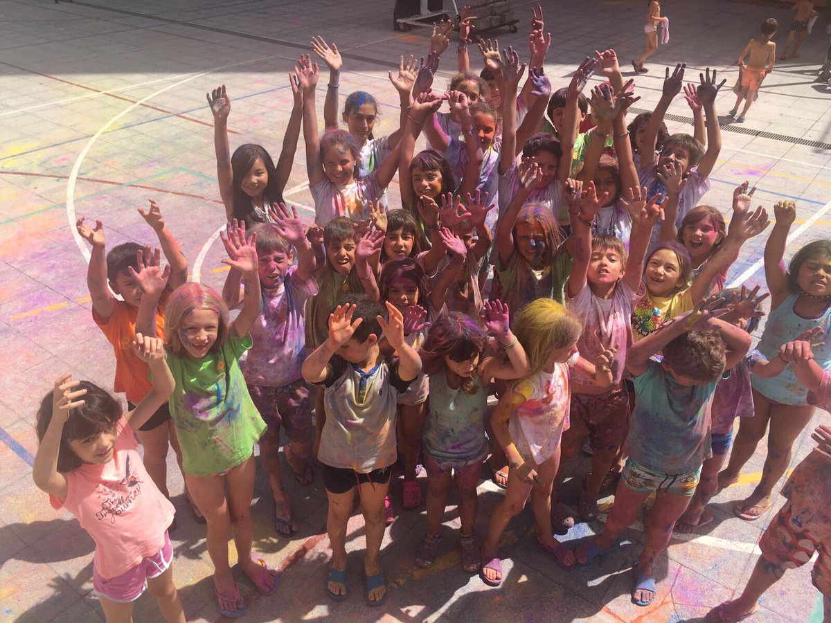 escolaipse's tweet photo. Segona festa Holi! #ipse50 https://t.co/s9UgjrxTRN