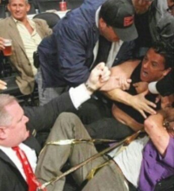 lmfaoPL's tweet photo. Kiedy na grupowej konfie wszyscy się kłócą o jakąś totalną pierdołę, a ty masz to głęboko w dupie https://t.co/GSXRf9BoLK