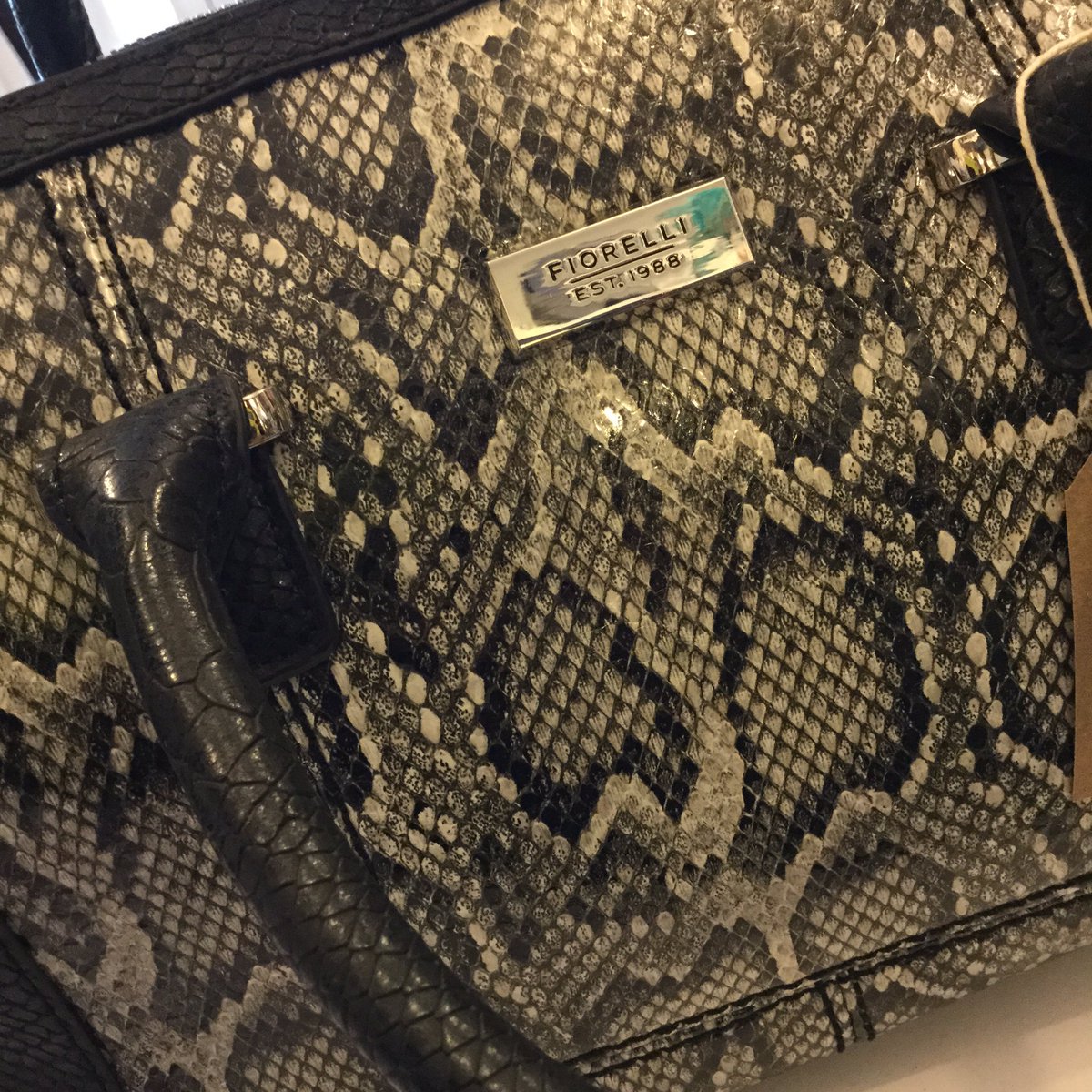 teesdaleDACIC's tweet photo. Brand new bags.. Be quick before your favourite gets taken!👜 #bags #fashion #bargain #ladieswear https://t.co/bjp7hJXnz0