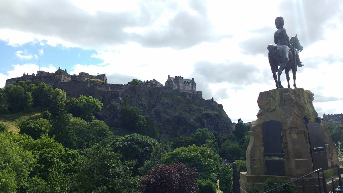 AdamsBiophysLab's tweet photo. the beautiful sights of Edinburgh, great conference Ceilidh social and final talk from Nobel laureate Bob Lefkowitz on GPCR! #Biophysics2017 https://t.co/i5ruu1ntla