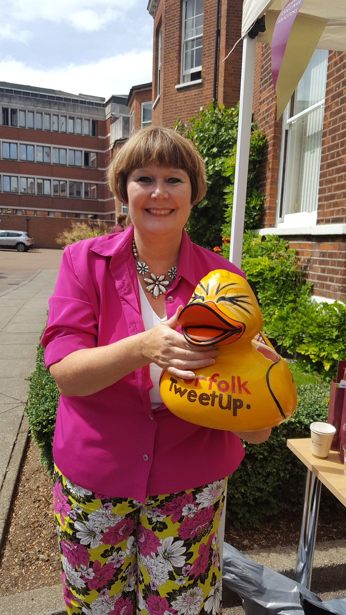 opticjuice's tweet photo. You know you have made it when a logo you design ends up on a duck! #tweetupduck #ThursdayThoughts #logodesign #design https://t.co/AfzT4M8Pjf