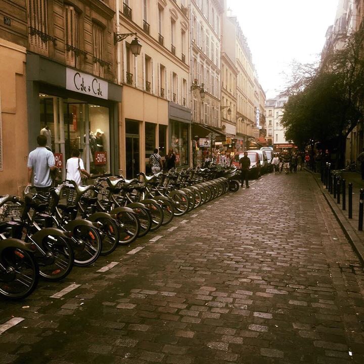 MehrHassan's tweet photo. Early morning quiet in Paris. Just before the busy city awakens. These streets have witnessed much and have such stories to tell... #Paris https://t.co/LdPZa6yfLg