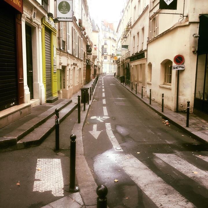 MehrHassan's tweet photo. Early morning quiet in Paris. Just before the busy city awakens. These streets have witnessed much and have such stories to tell... #Paris https://t.co/LdPZa6yfLg