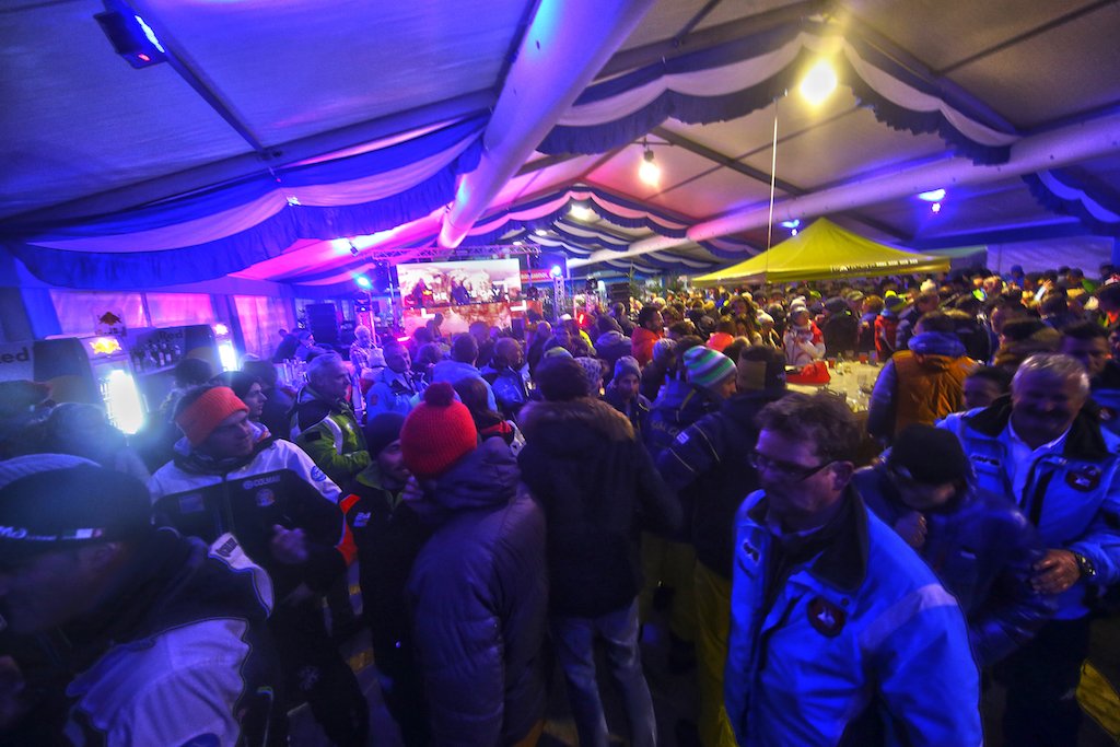 SWCAltaBadia's tweet photo. #SWCAlphabet N come la notte che durante le nostre gare si anima di feste, entusiasmo, risate e tanto divertimento! #Tbt #altabadialetsrock https://t.co/n4NQ38BW7Q