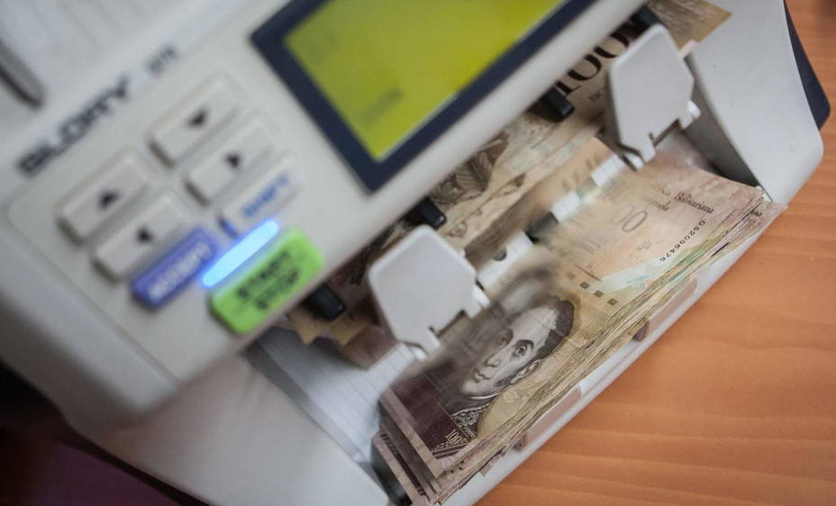 ElNacionalWeb's tweet photo. Prorrogan hasta septiembre la vigencia de los billetes de 100 bolívares https://t.co/HK8J5Na69y  https://t.co/uRqFYOcsgC
