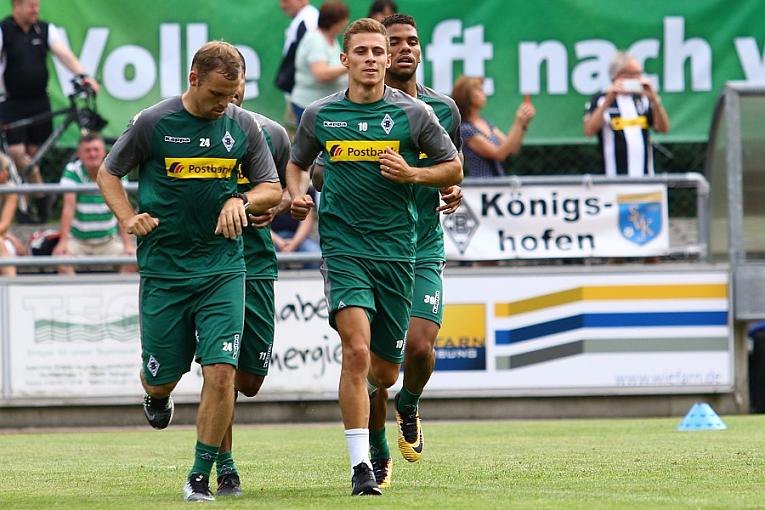 familyhazard's tweet photo. Thorgan a repris le chemin de l'entrainement avec le Borussia. Le duo #TeamHazaoré est de retour👍😄 #TH10 #IT16 https://t.co/6ko5jFAh8x