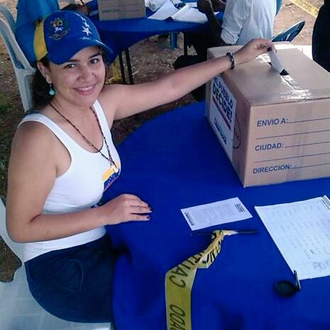 etiquetacaribe's tweet photo. #20Julio▶8 detenidos por la #GNB en La Fuente, Isla de #Margarita, entre ellos la dirigente estudiantil Sofía Quijada. https://t.co/5XS8mthw8f