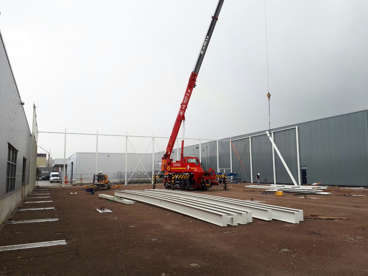 Vandaag bij Hamat Laagbouw in Genemuiden gestart met de staalconstructie