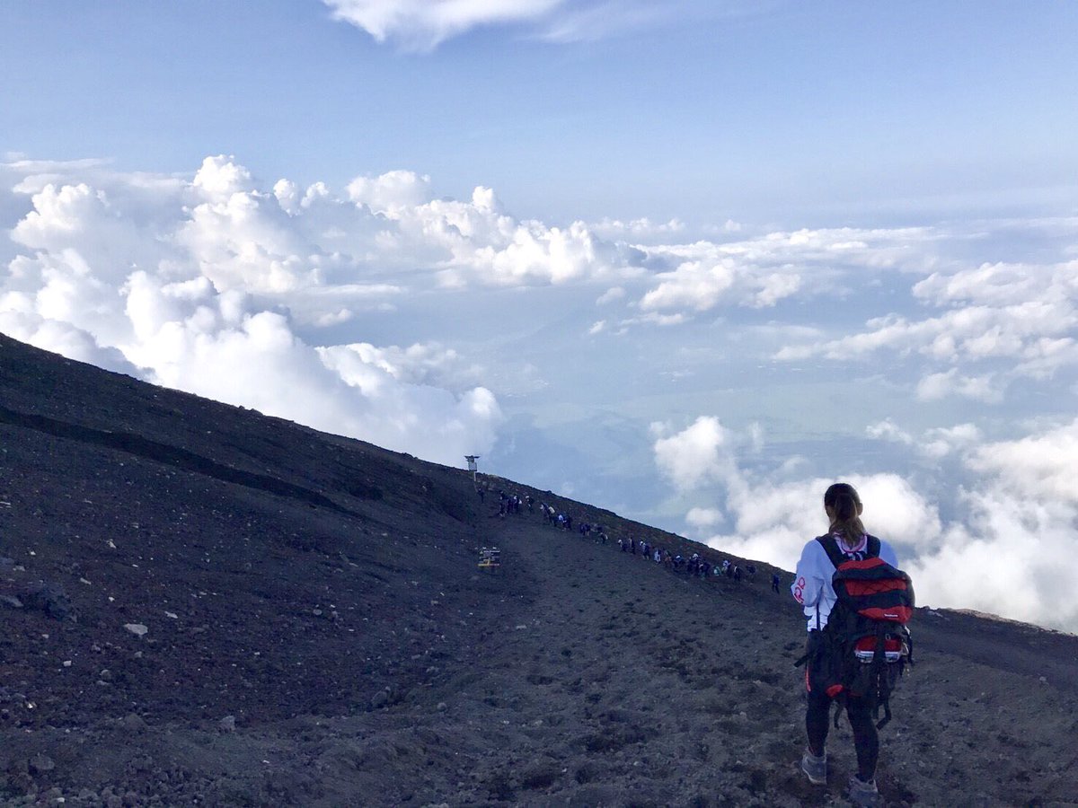 uver07211's tweet photo. 10代最後の日は日本で1番高い場所で🗻 https://t.co/U0noAYbdK7