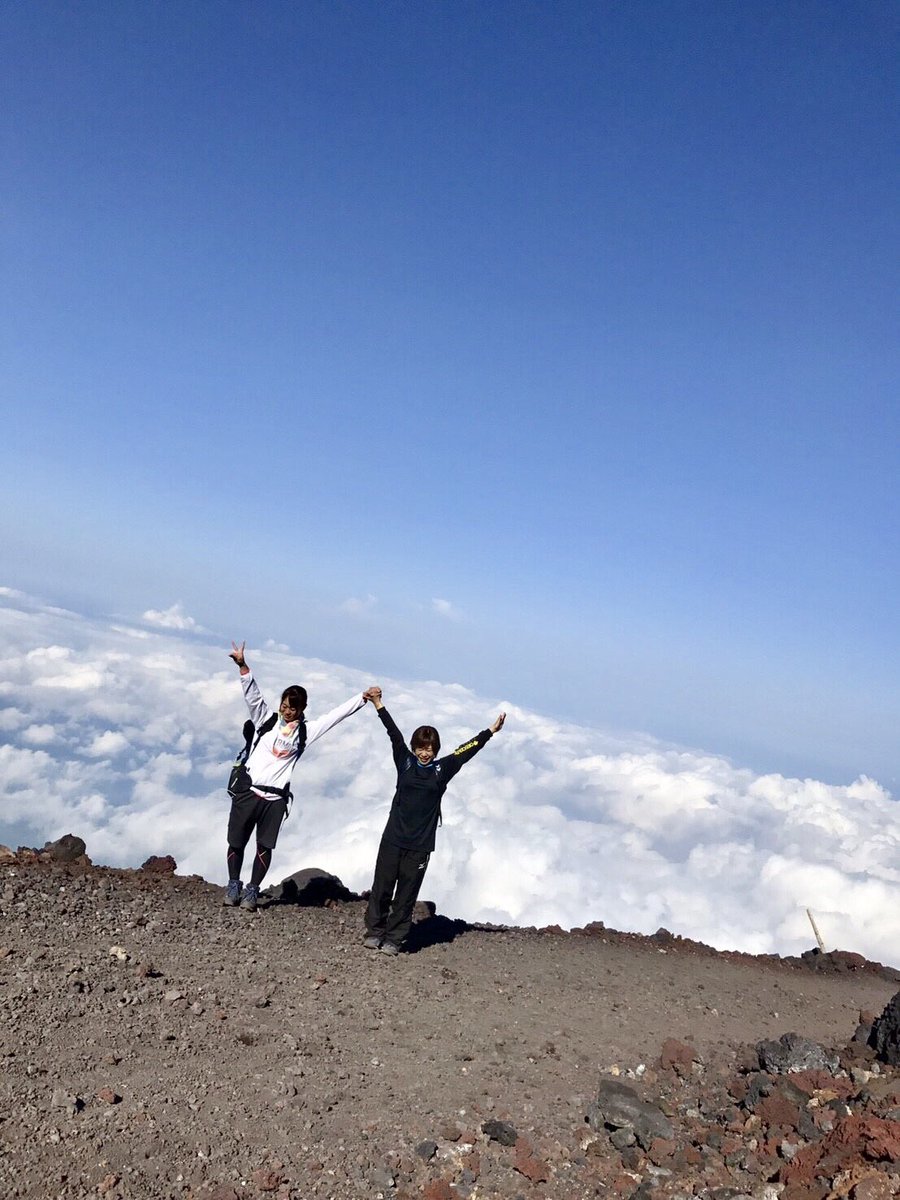 uver07211's tweet photo. 10代最後の日は日本で1番高い場所で🗻 https://t.co/U0noAYbdK7