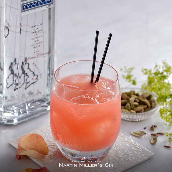 MMGin_es's tweet image. Los domingos son para relajarse. Nosotros lo acompañamos con un #MiniGin con sirope de rosas, zumo de frutas, limón y un toque de cardamomo.
