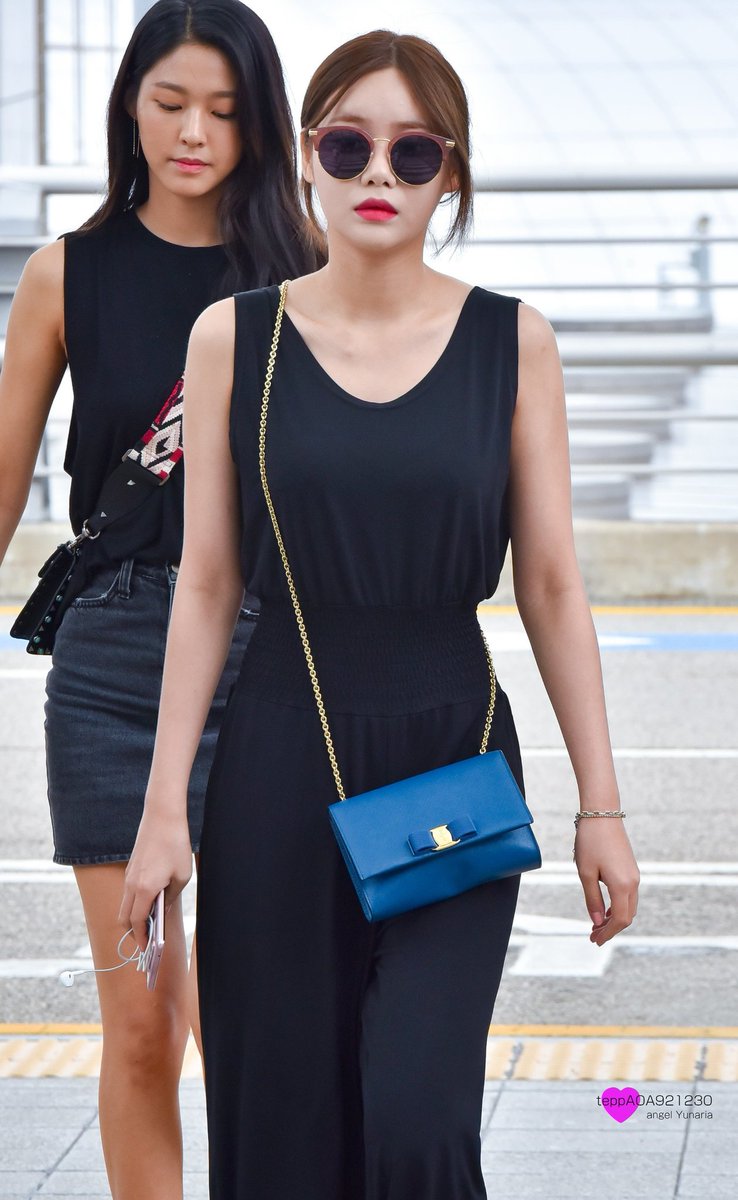 teppAOA921230's tweet photo. 170717 Incheon Airport
완전 멋있다✨🎵💓

#유나 #YUNA #AOA #에이오에이 @Official_AOA @AOA_FANCLUB https://t.co/JGhs5gKMNz