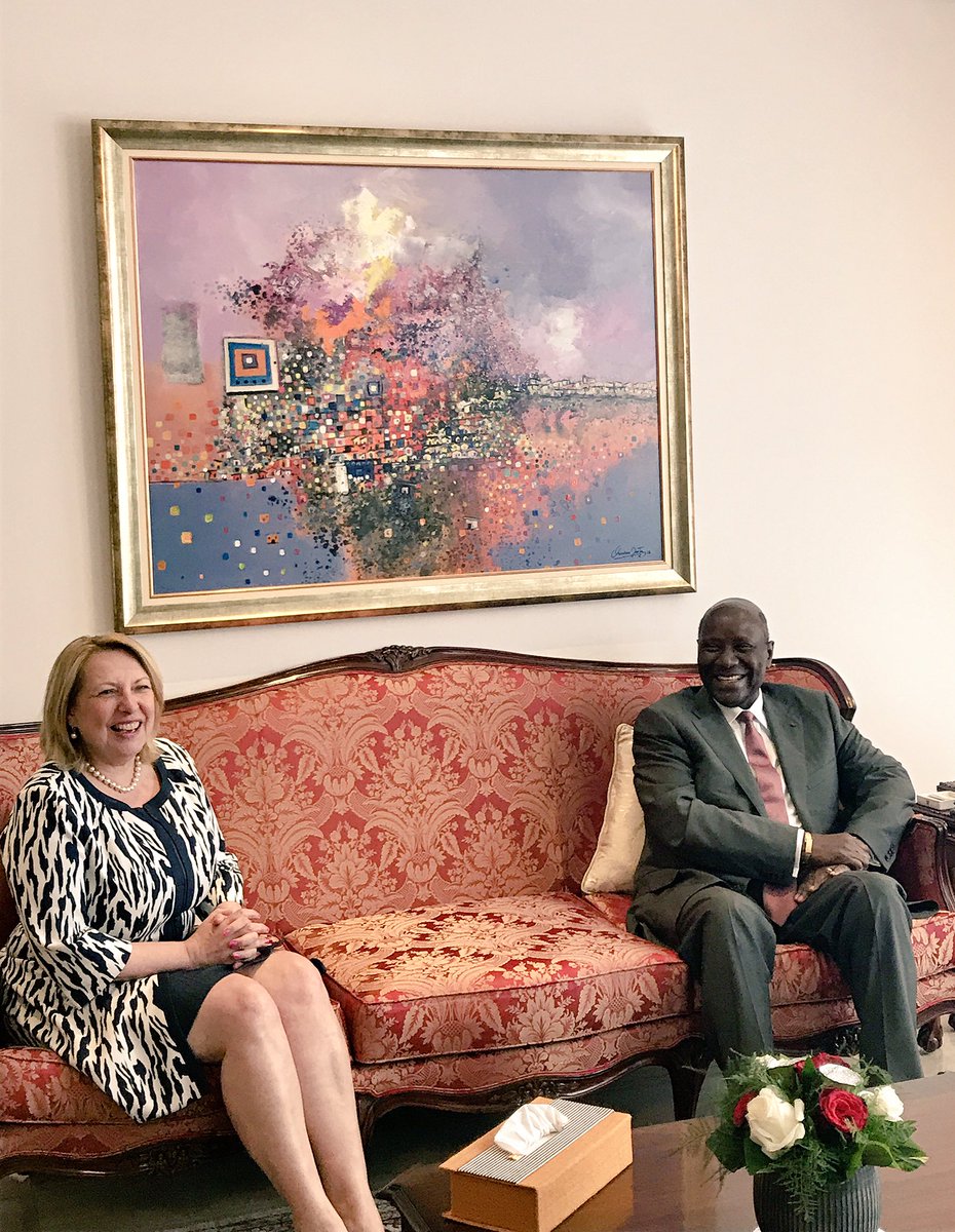 Quebec_Franco's tweet photo. .@stpierre_ch échange avec @Daniel_k_Duncan, VP @Gouvci, sur @jeuxabidjan2017 + ouverture du Bureau du Québec à Abidjan en 2017 #QcCI ⚜️🇨🇮 https://t.co/yno8T78vu3