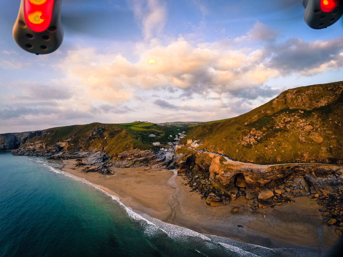#throwbackthursday to the DJI Phantom 2 using the <a href="/GoProUK/">GoPro UK</a> Hero 3+ when seeing the props was normal! Those were the days!