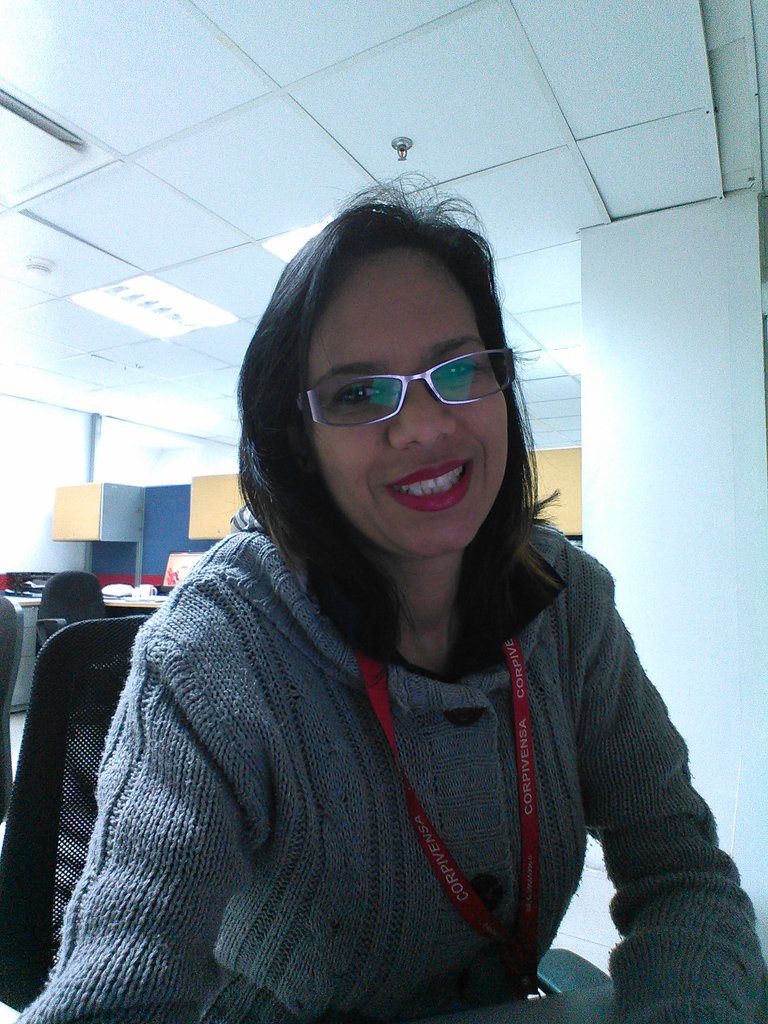 dayscolmenares's tweet photo. Acatando el paro.... Pero a pararse bien temprano para seguir trabajando por la patria @VTVcanal8 @la_iguanatv @Corpivensa https://t.co/glBpp3kSm8